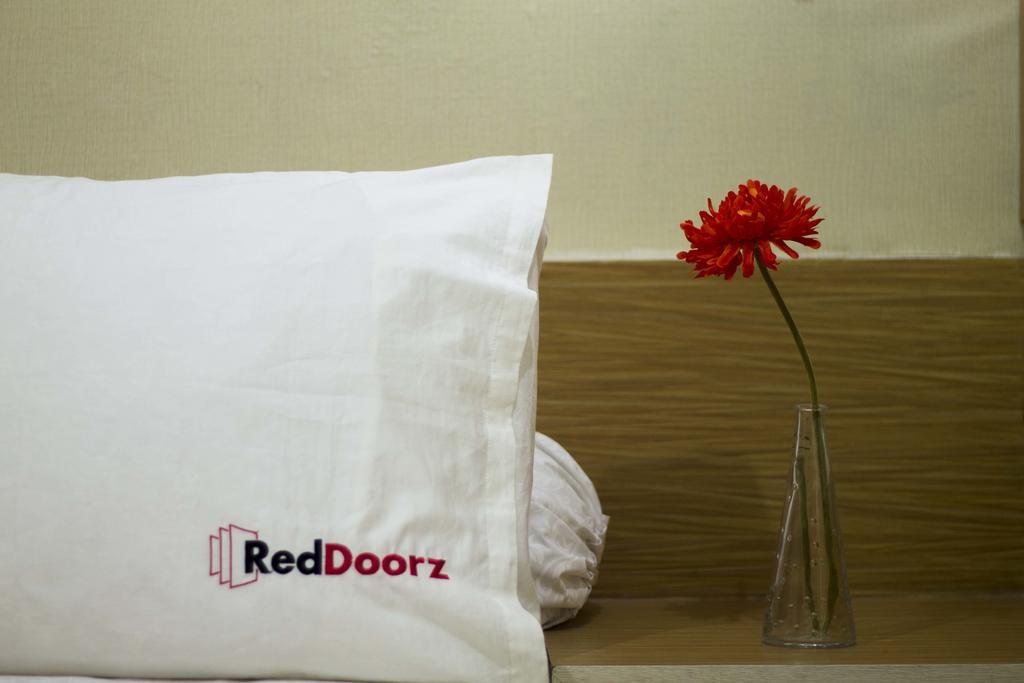 Reddoorz Near Tegalega Park Hotel Bandung Buitenkant foto